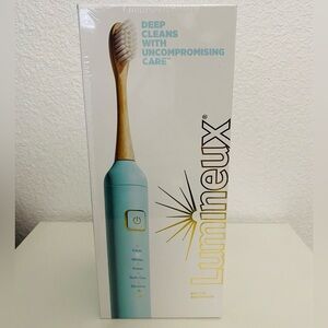 Lumineux Electric Toothbrush in Mint Green